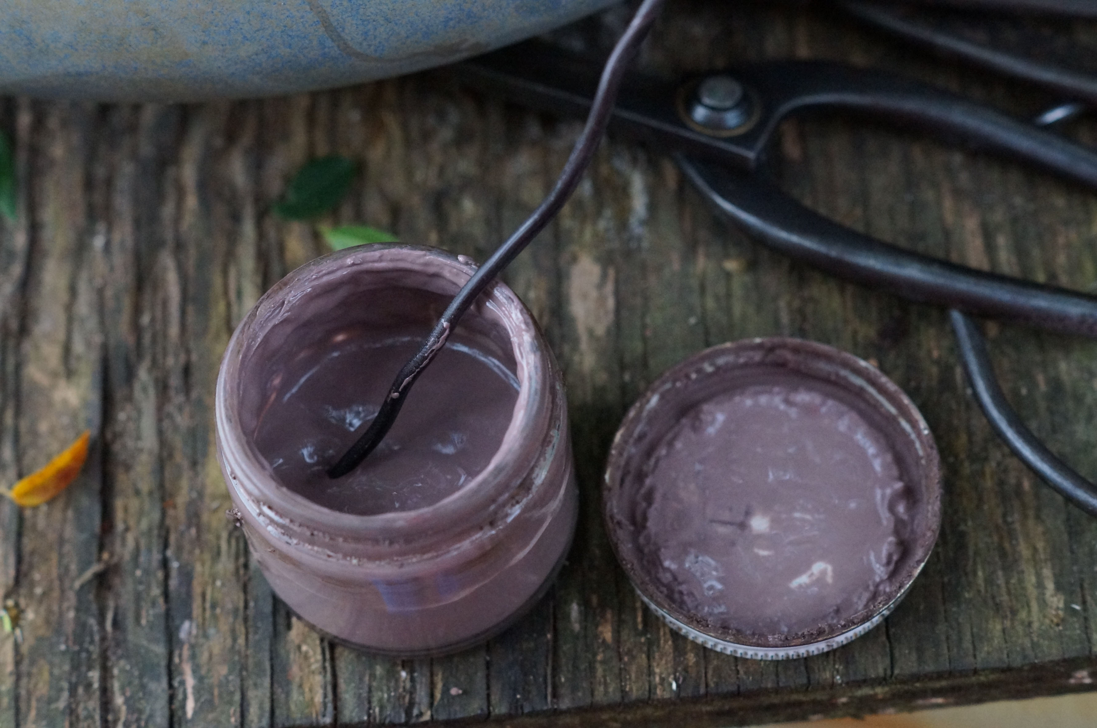 Latex Caulk Cut Paste